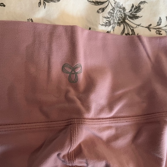 Aritzia Knee Length Leggings - Picture 3 of 3